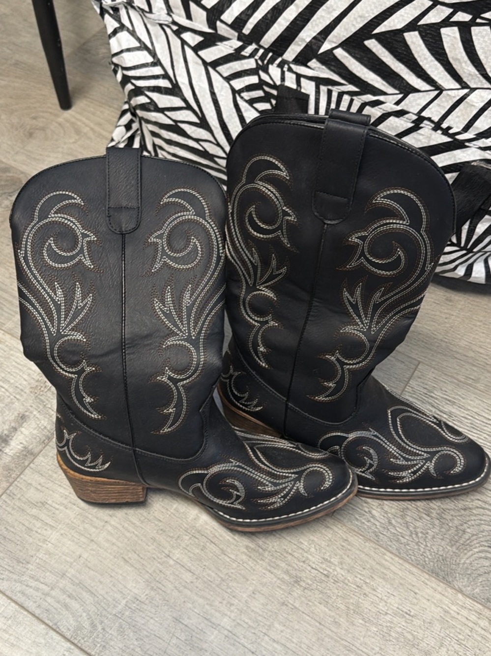 Dream Pairs Black Western Embroidered Cowboy Boots
